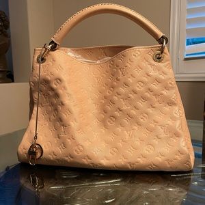 Louis Vuitton Artsy Handbag Monogram
Empreinte Leather